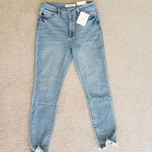 *NEW* KanCan Light Wash Distressed Ankle Jeans